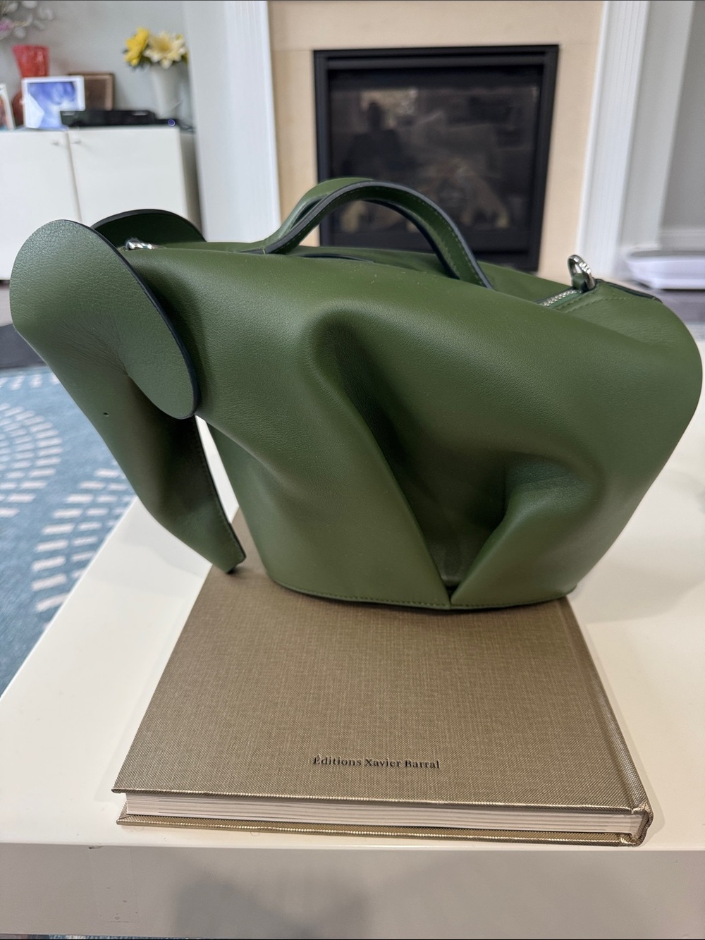 NWT LOEWE Large Elephant Bag in Classic Calfskin- highly collectible piece - Picture 6 of 10